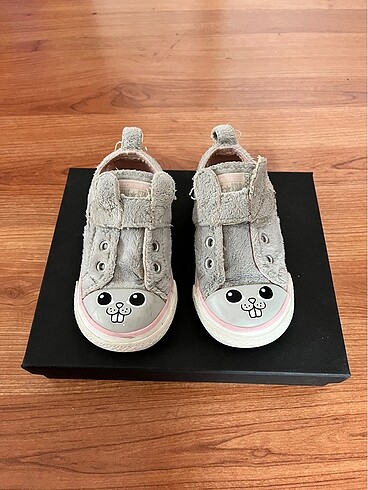 Converse peluş kulaklı serisi 22 no