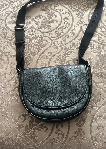 Calvin Klein Kadin Siyah Deri Omuz Cantasi