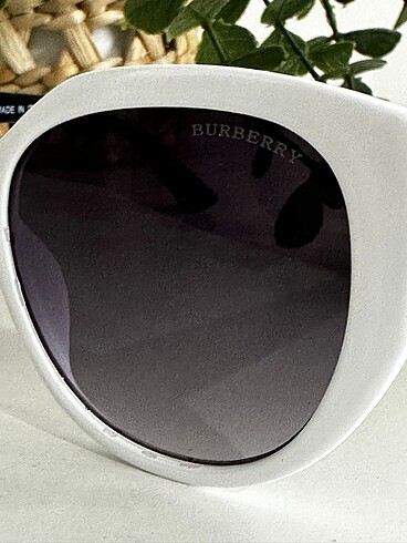  Beden beyaz Renk BURBERRY güneş gözlüğü