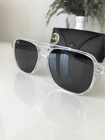 Beden beyaz Renk Rayban marka güneş gözlüğü