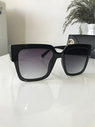  Beden siyah Renk Rayban marka güneş gözlüğü
