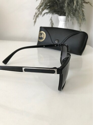  Beden siyah Renk Rayban marka güneş gözlüğü