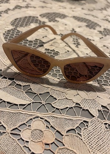 Bej Dantelli Retro Kadın Güneş Gözlüğü - Görsel 3