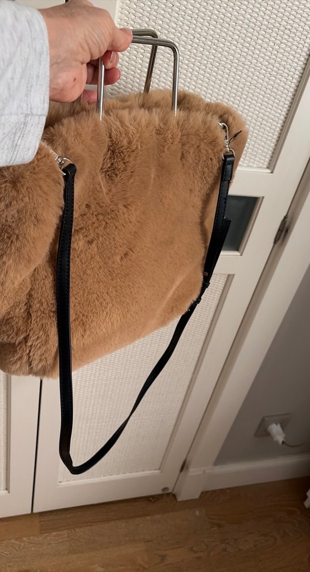 Bej Kürklü Kadın Çantası - Görsel 3