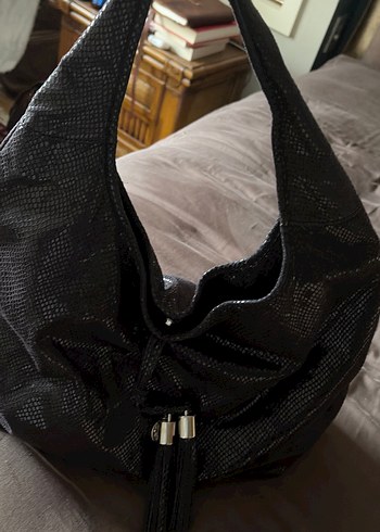 Siyah Yılan Derisi Desenli Fermuarlı Deri Çanta - Görsel 4