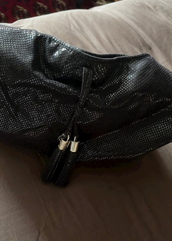 Siyah Yılan Derisi Desenli Fermuarlı Deri Çanta - Görsel 3