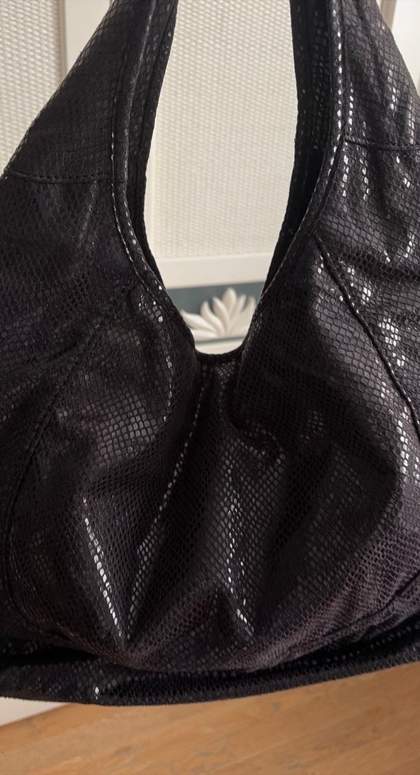 Siyah Yılan Derisi Desenli Fermuarlı Deri Çanta - Görsel 5