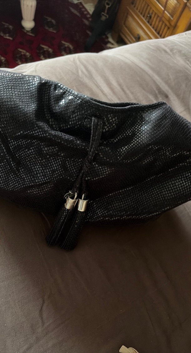 Siyah Yılan Derisi Desenli Fermuarlı Deri Çanta - Görsel 3