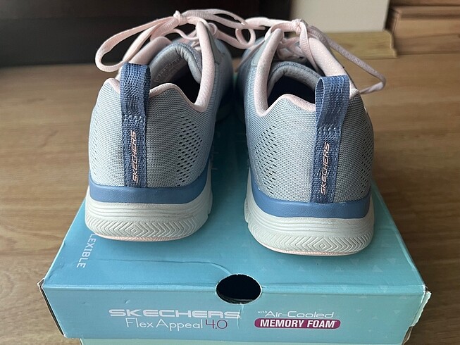 40 Beden Skechers spor ayakkabı