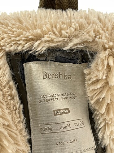 m Beden haki Renk Bershka Mont %70 İndirimli.