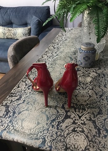 Kırmızı Parlak Yılan Derisi Desenli Topuklu Ayakkabı - Görsel 5