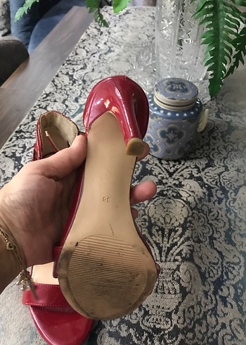 Kırmızı Parlak Yılan Derisi Desenli Topuklu Ayakkabı - Görsel 4