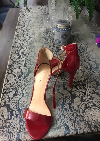 Kırmızı Parlak Yılan Derisi Desenli Topuklu Ayakkabı - Görsel 7