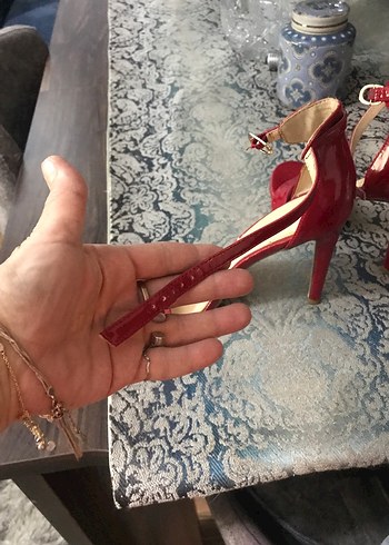 Kırmızı Parlak Yılan Derisi Desenli Topuklu Ayakkabı - Görsel 6