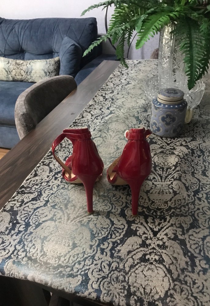 Kırmızı Parlak Yılan Derisi Desenli Topuklu Ayakkabı - Görsel 5