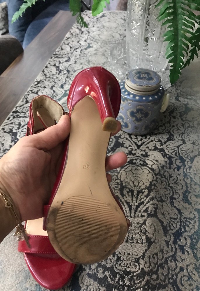 Kırmızı Parlak Yılan Derisi Desenli Topuklu Ayakkabı - Görsel 4