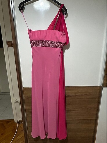 Javelin Pembe abiye