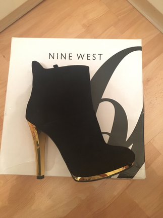 Nine West - Altın yaldız detaylı bot