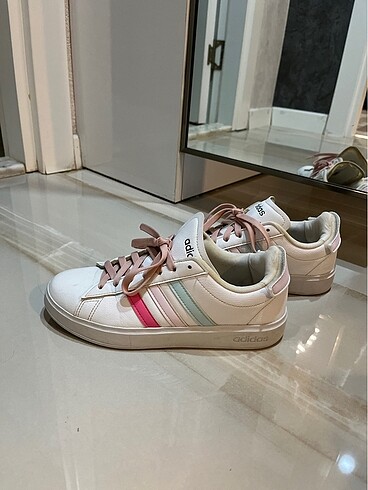 Adidas kadın spor ayakkabı