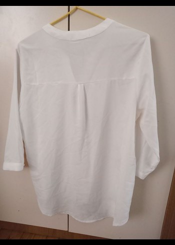 Beyaz V Yaka Düğmeli Gömlek - Görsel 3