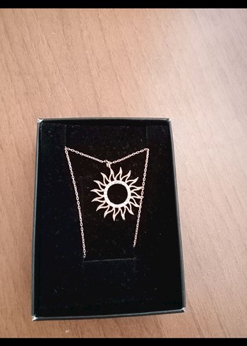 Altın Renk Mini Güneş Figürlü Kolye - Görsel 3