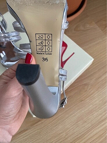 Gümüş topuklu ayakkabı - Görsel 4