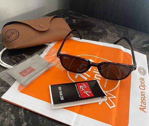 Ray-Ban güneş gözlüğü