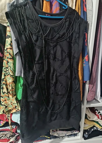 Zincir Detaylı Siyah Gotik Kolsuz Bluz