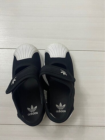 26 Beden Erkek çocuk adidas sandalet