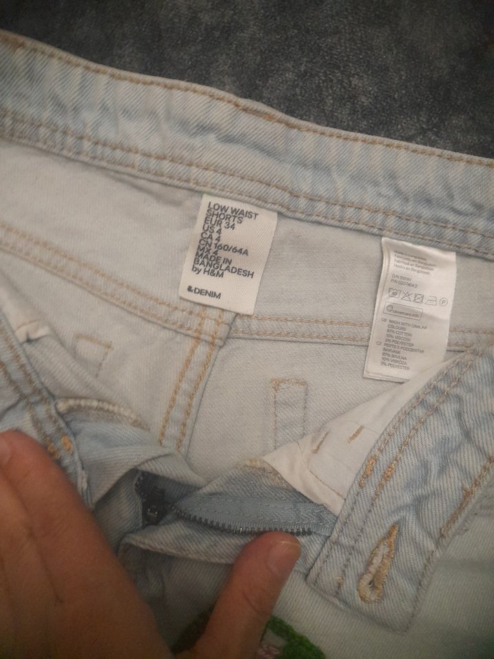 Nakışlı Gri Kadın Mini Kot Şort - Görsel 3