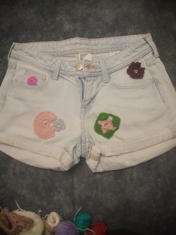 Nakışlı Gri Kadın Mini Kot Şort - Görsel 2