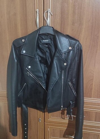 m Beden Pull and Bear Deri Ceket