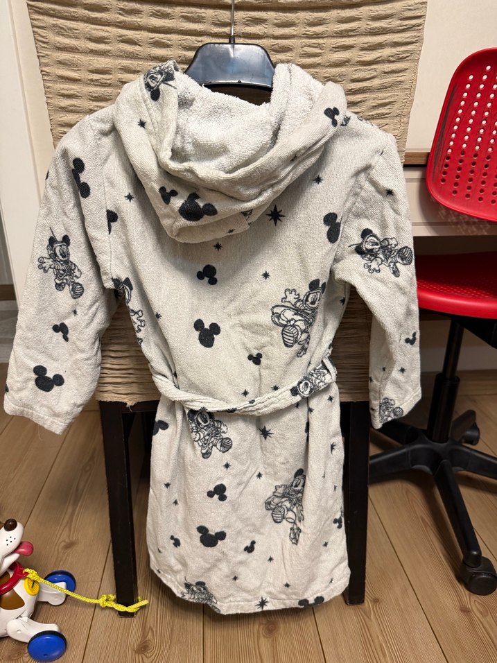 Kız ve erkek Çocuk Kapüşonlu Gri Baskılı Bornoz - Görsel 2