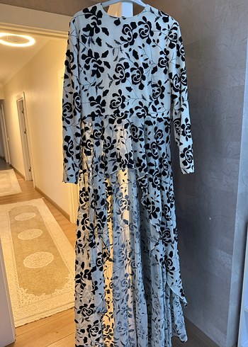 Uzun Kollu Beyaz Siyah Desenli Uzun abiye etek ve üst tülü var - Görsel 9