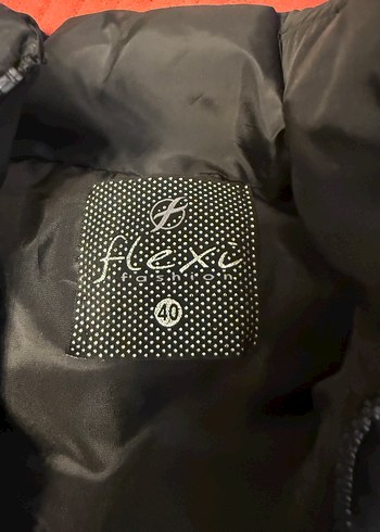 Siyah Fermuarlı Kadın Şişme Yelek - Görsel 3