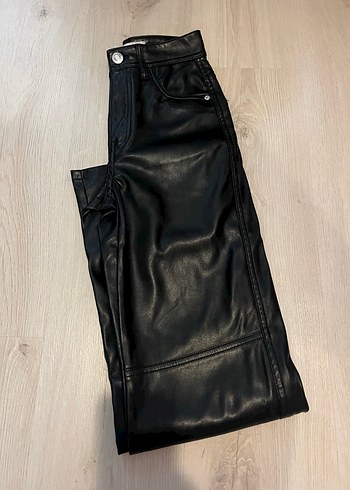 xs Beden siyah Renk Bershka Deri Pantolon