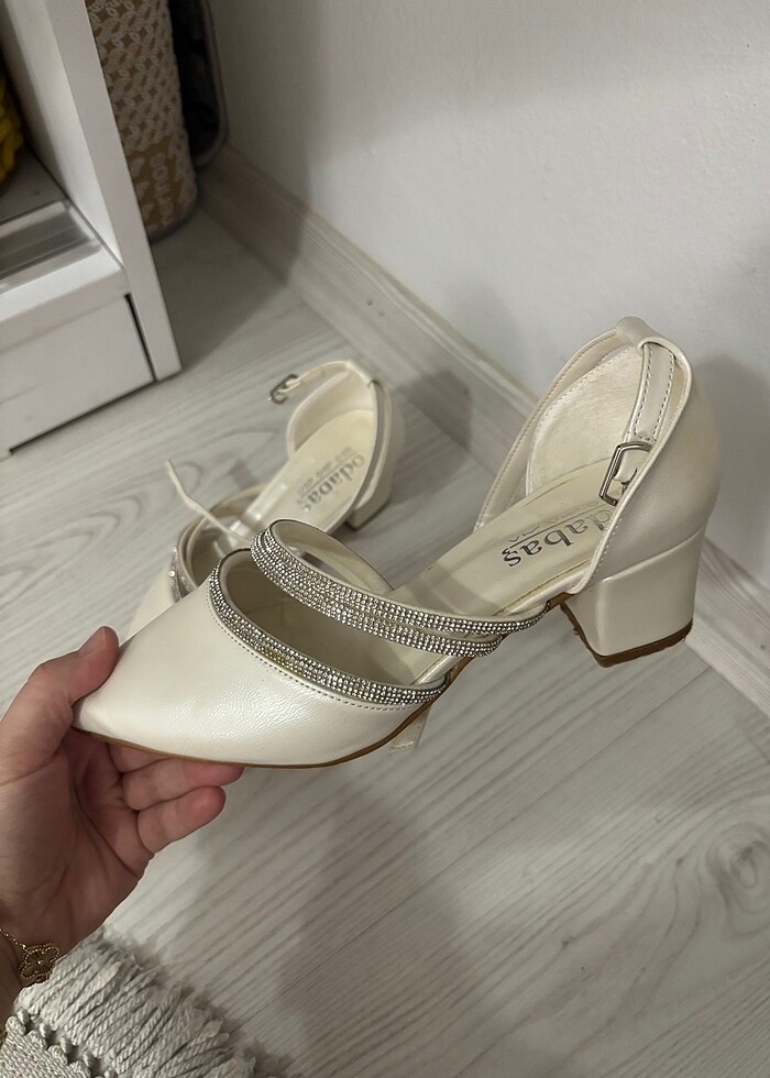 Beyaz topuklu ayakkabı - Görsel 2
