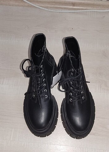 Bershka Platform Siyah Bot