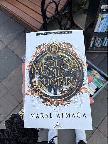 Medusanın ölü kumları