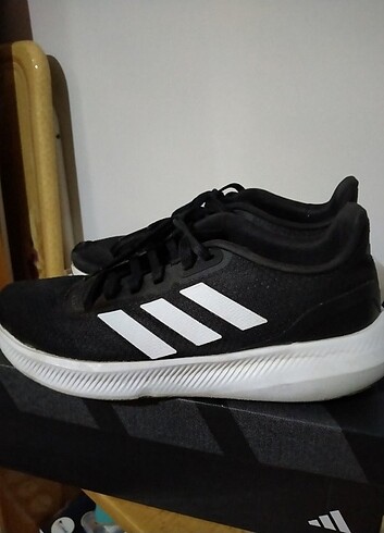 Adidas 4 defa antrenmana giyildi 