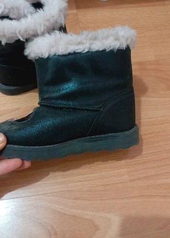 Kız Çocuk Gri Kürklü Nakışlı Bot - Görsel 3