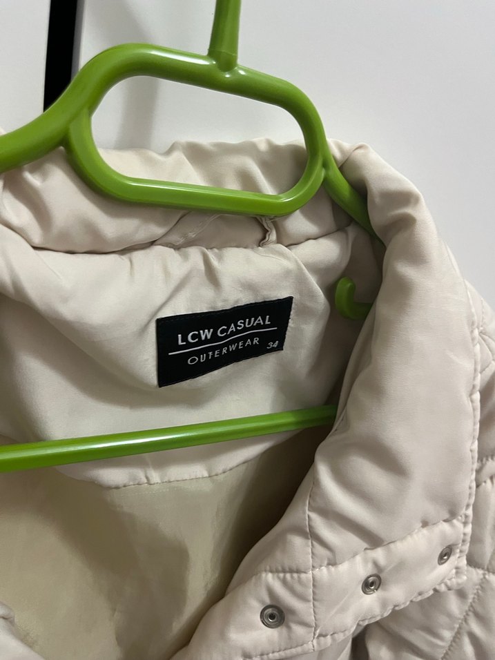 Düğmeli Beyaz  Kadın Mont - Görsel 3