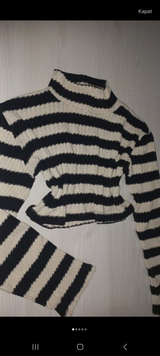 Çizgili crop kazak - Görsel 2