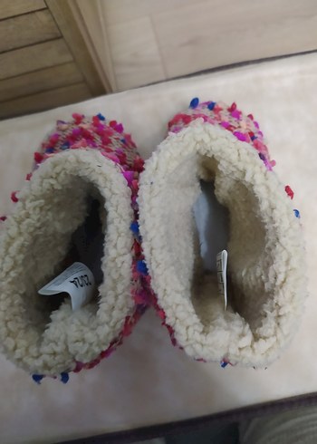 Kızlar için Çok Renkli Örgü Ev Terliği - Görsel 3