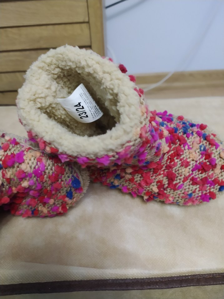 Kızlar için Çok Renkli Örgü Ev Terliği - Görsel 2