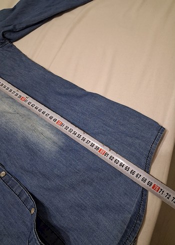 Düğmeli Mavi Denim Kadın Gömlek - Görsel 2