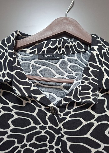 Zincir Detaylı Siyah Desenli viskon tuniktir. - Görsel 3