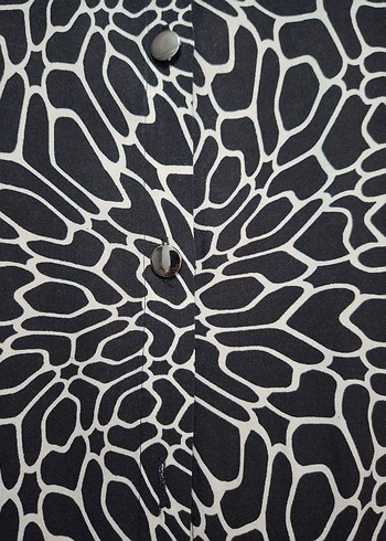 Zincir Detaylı Siyah Desenli viskon tuniktir. - Görsel 6