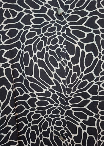 Zincir Detaylı Siyah Desenli viskon tuniktir. - Görsel 5