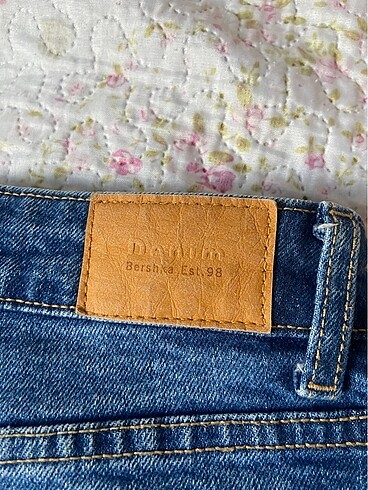 36 Beden mavi Renk Bershka kıvrık denim şort